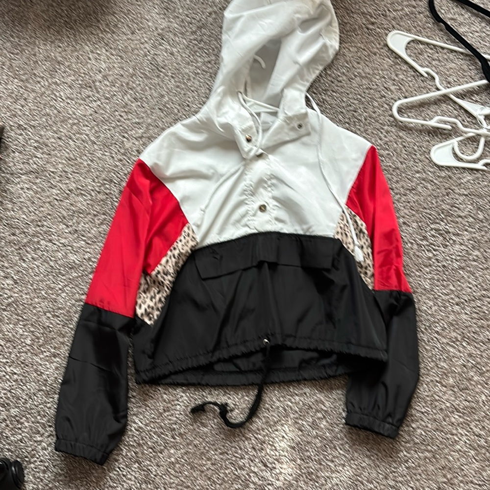 Lightweight windbreaker